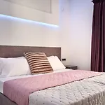 Savvas Luxury Laganász