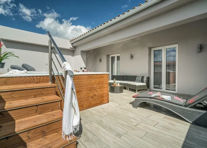 Savvas Luxury * لاغاناس